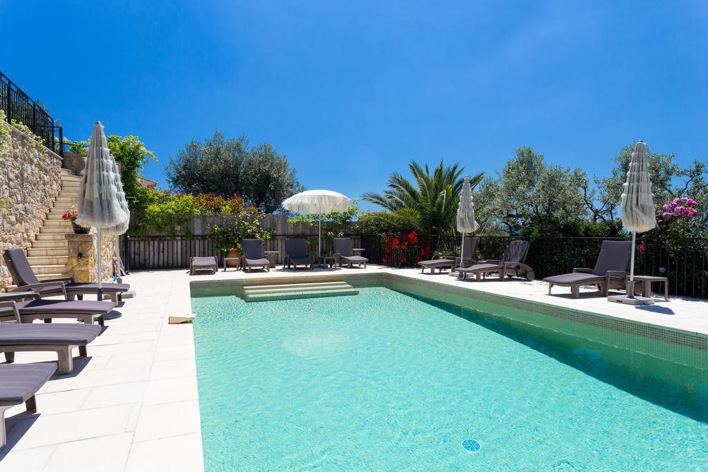 Mas De La Coste Bed & Breakfast Fayence